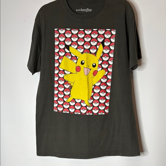 Nintendo Other - Pikachu Graphic T-Shirt, size large